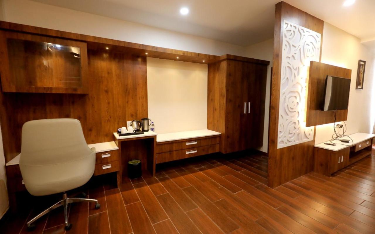 Hotel Yuvraj Grand Jabalpur Eksteriør bilde