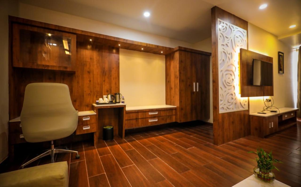Hotel Yuvraj Grand Jabalpur Eksteriør bilde