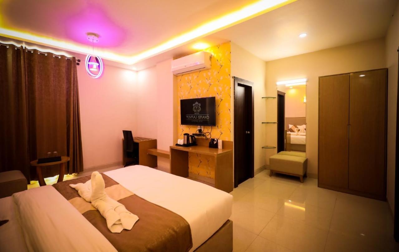 Hotel Yuvraj Grand Jabalpur Eksteriør bilde