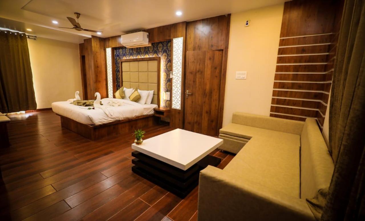 Hotel Yuvraj Grand Jabalpur Eksteriør bilde