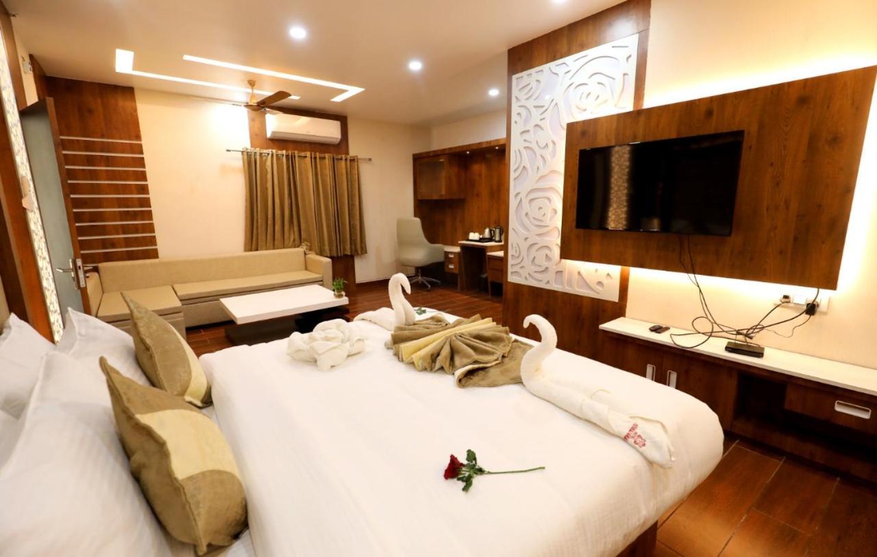 Hotel Yuvraj Grand Jabalpur Eksteriør bilde